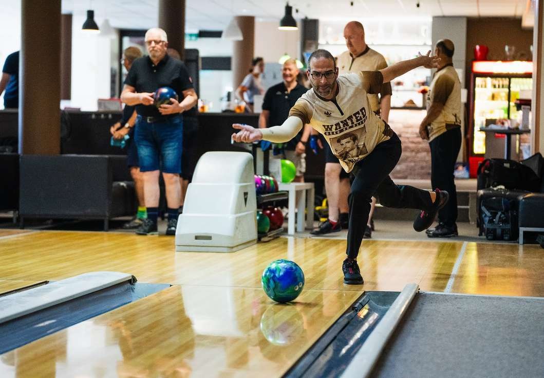 Bowler during Prague's Barrel
