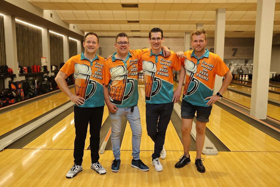 A team posing together at the lanes